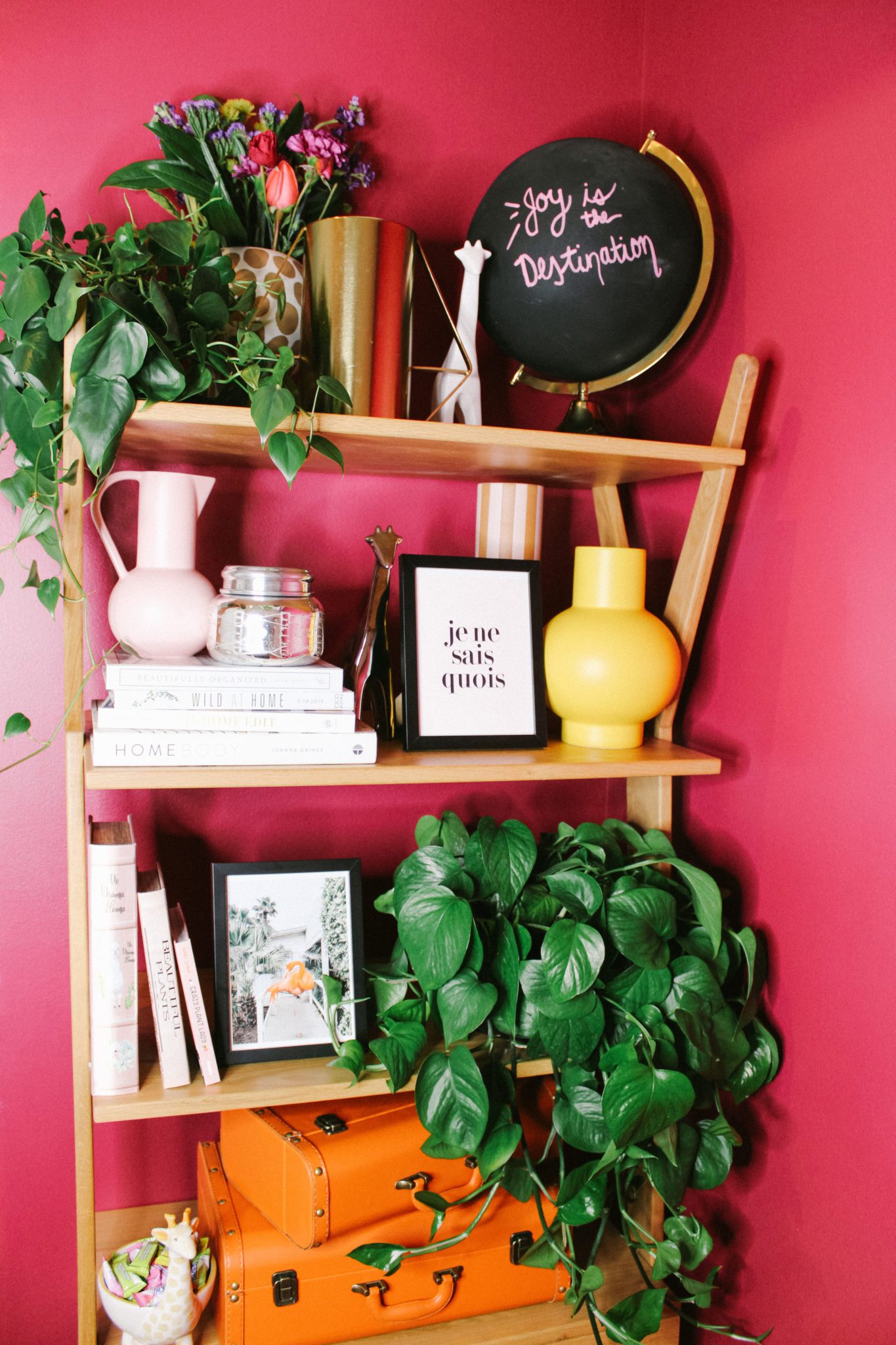 4 Foolproof Tips for Styling a Bookshelf That’s Anything but Bland