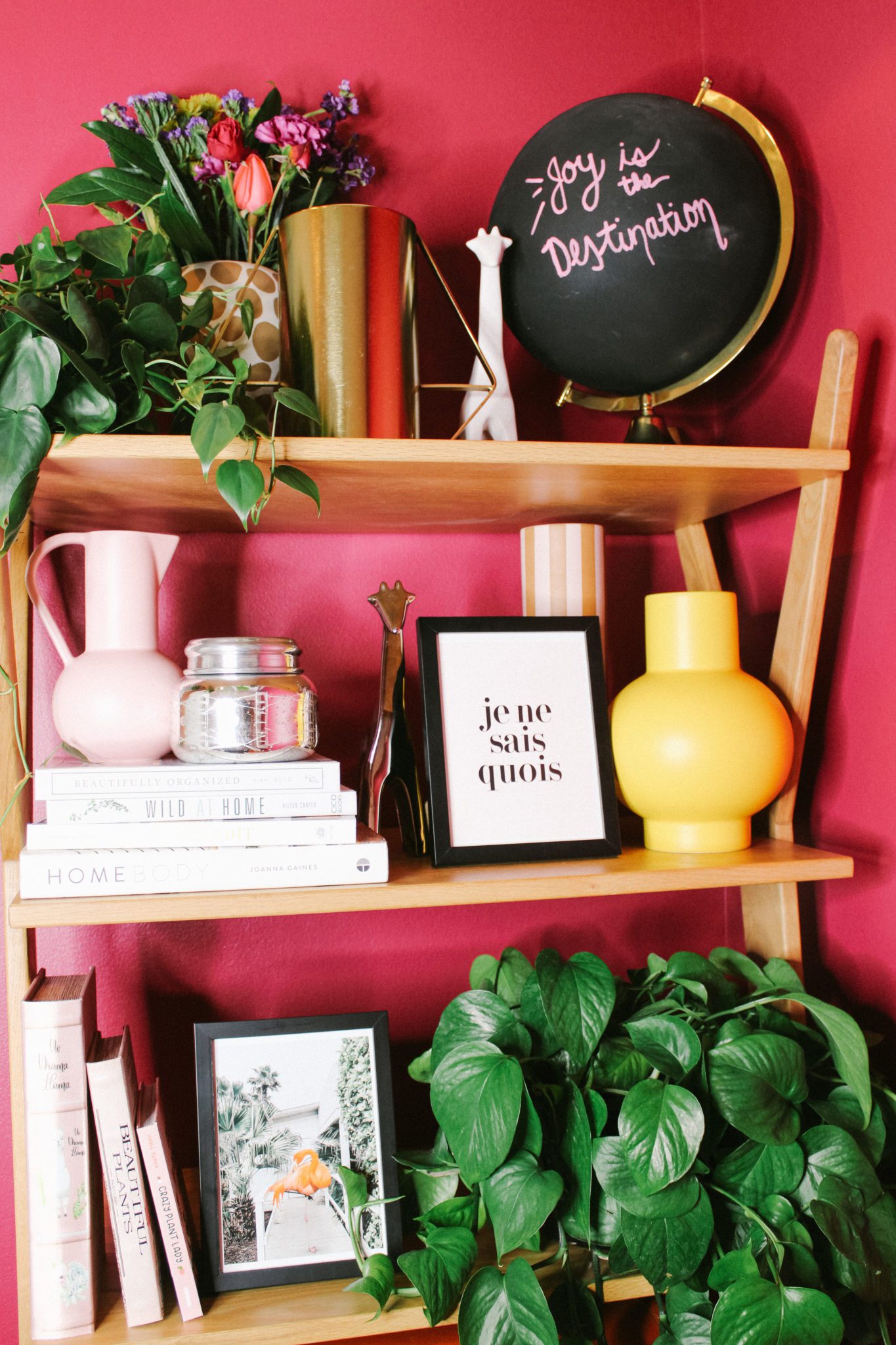 4 Foolproof Tips for Styling a Bookshelf That’s Anything but Bland