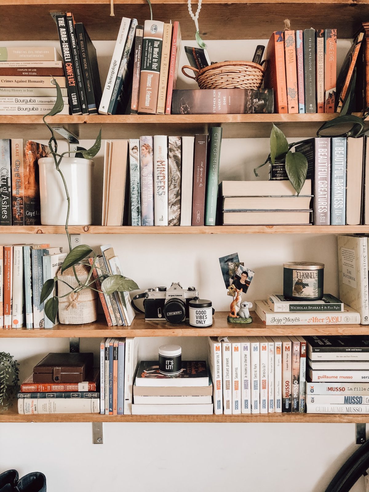 4 Foolproof Tips for Styling a Bookshelf That’s Anything but Bland | Wit & Delight
