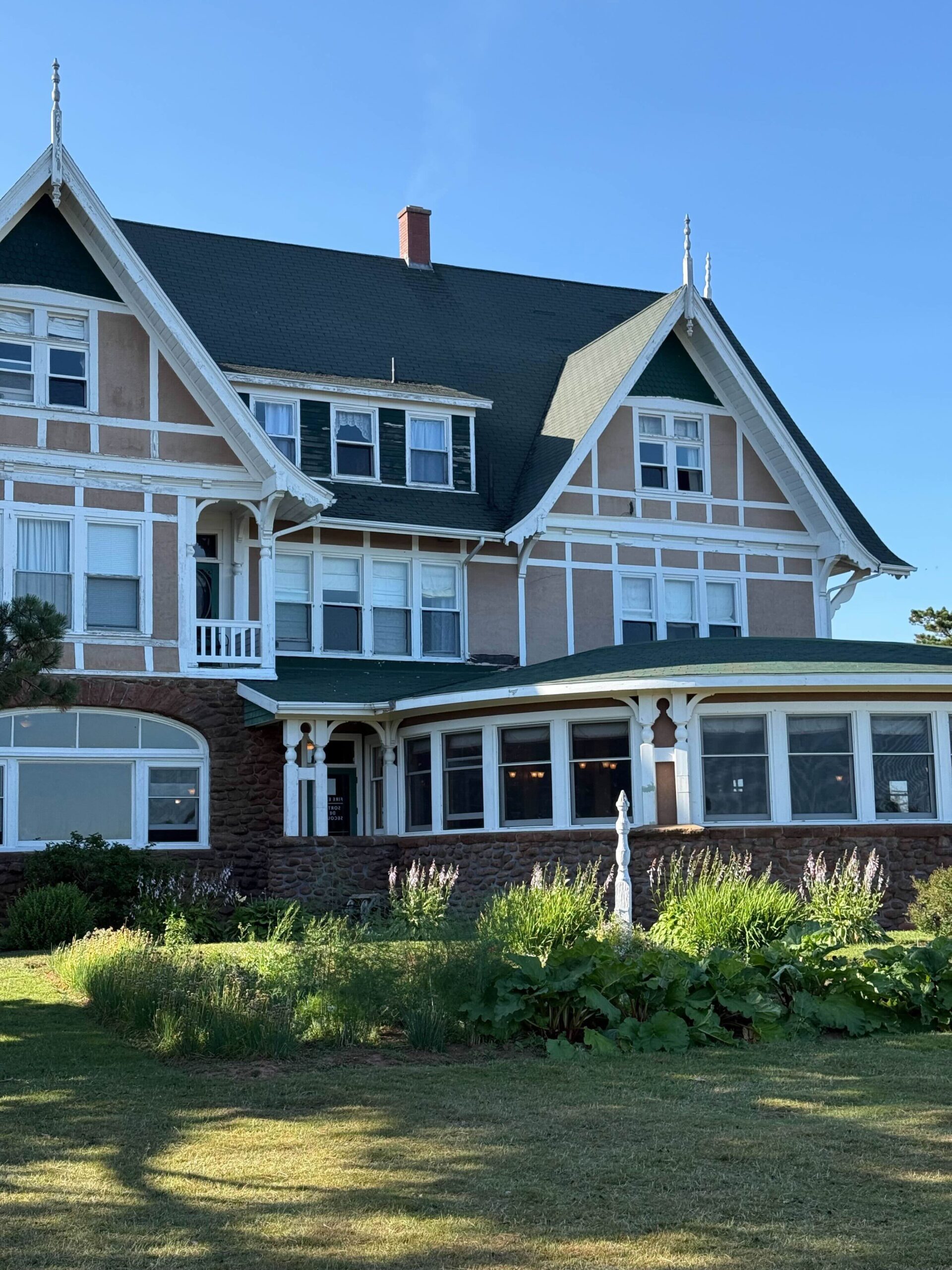 Dalvay by the Sea Hotel exterior and lawn